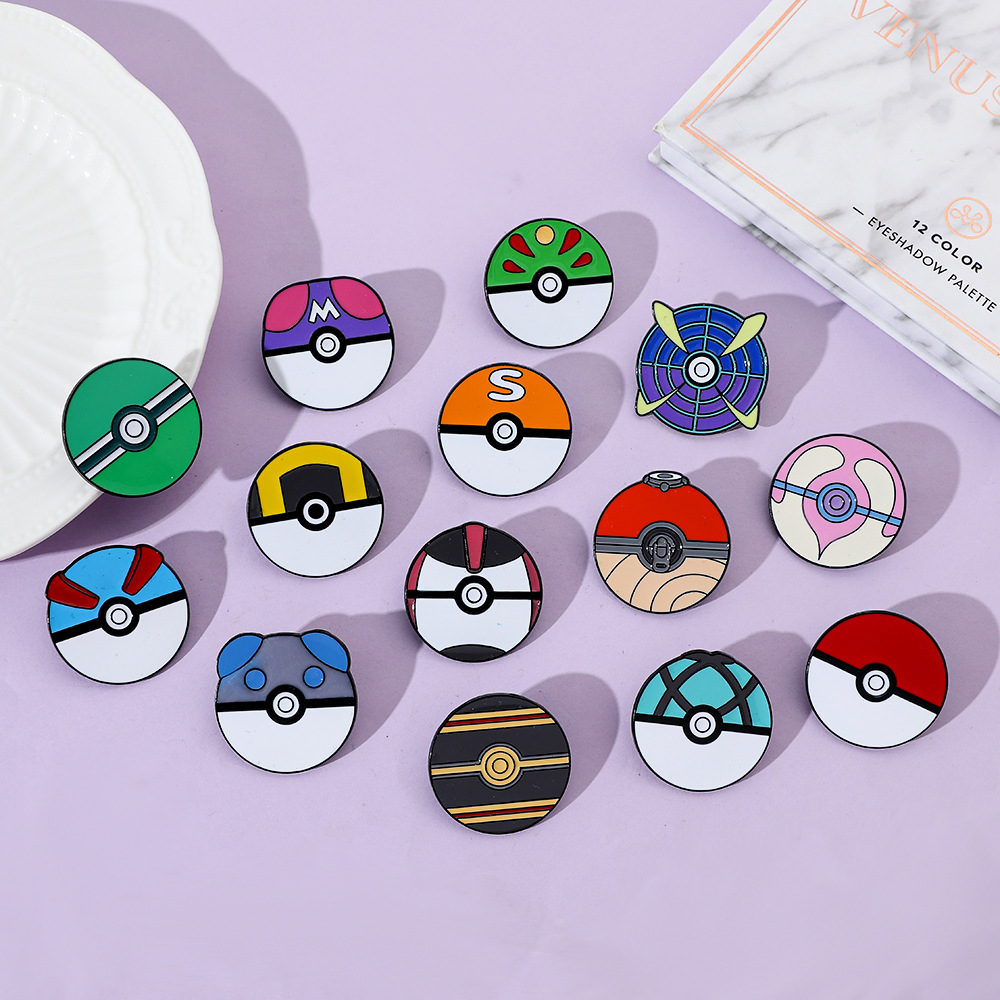 Anime Ball Cartoon Enamel Pins - Pokeball Cosplay Prop recension och pris